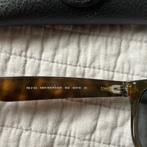 Ray Ban Wayfarer Sunglasses - Picture 4 of 4